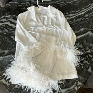 Sleeper party pyjama set white with detachable feathers